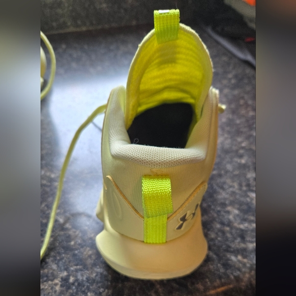 Under Armour, Women's, size 11, Break Thru-4, Flow, Good Shape, Basketball shoes - Picture 4 of 11